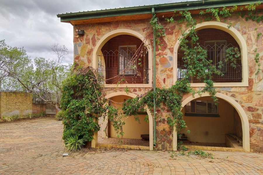 6 Bedroom Property for Sale in Hartbeespoort Rural North West